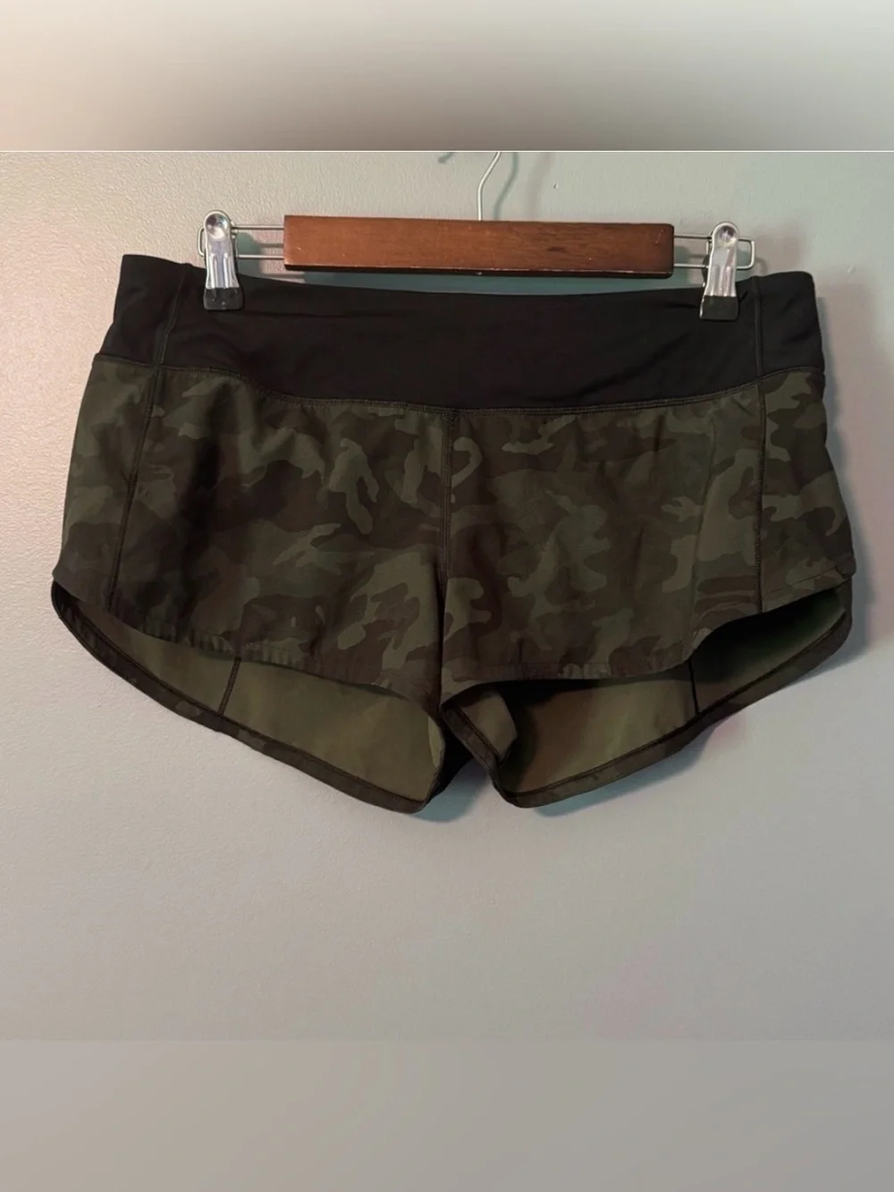 Lululemon Speed Up Short green camo size 10 - Picture 6 of 9